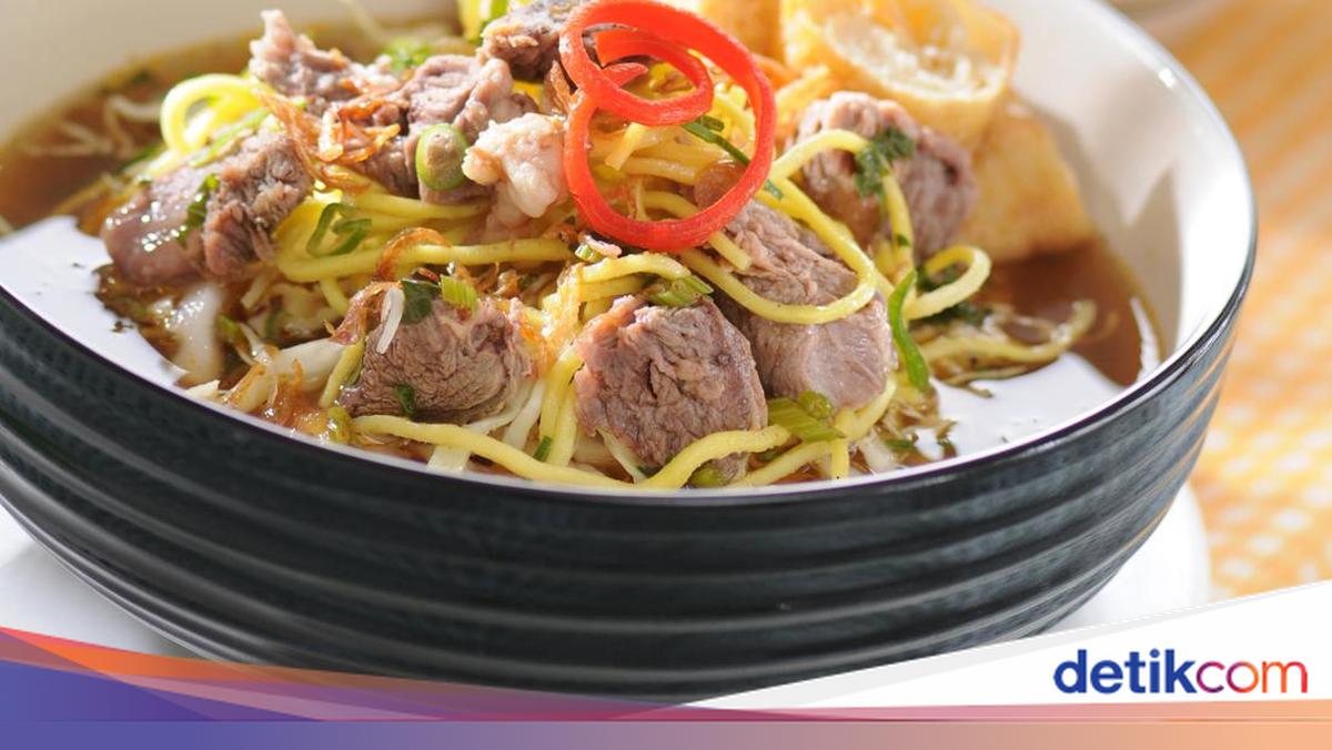 Soto & Mie Ayam Bu Iteng: Santapan Harian yang Menghangatkan Hati di Cilacap